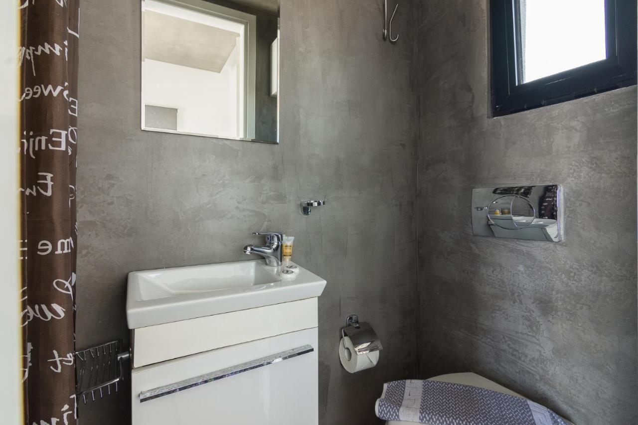 Apartment With Terrace In Piraeus Luaran gambar